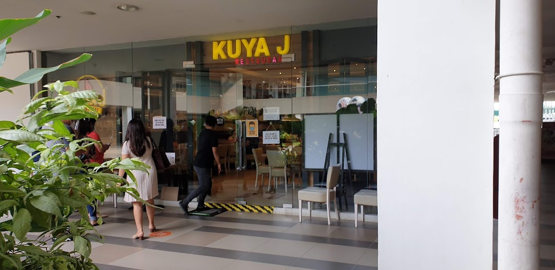 Kuya J - Ayala Malls Solenad 3