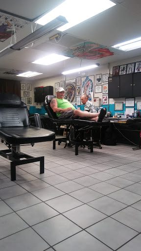 Tattoo Shop «Island Tattoo & Piercings», reviews and photos, 6600 Manatee Ave W, Bradenton, FL 34209, USA