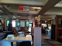 Atmosphère du Restauration rapide McDonald's à Bonneville - n°12