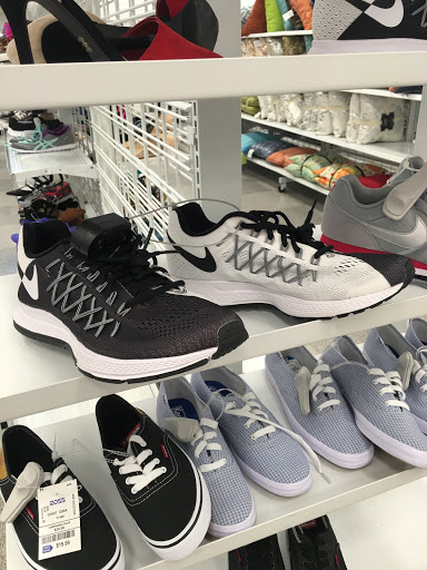 Clothing Store «Ross Dress for Less», reviews and photos, 2870 Chapel Hill Rd, Douglasville, GA 30135, USA