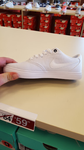 Shoe Store «Famous Footwear», reviews and photos, 180 N West End Blvd, Quakertown, PA 18951, USA