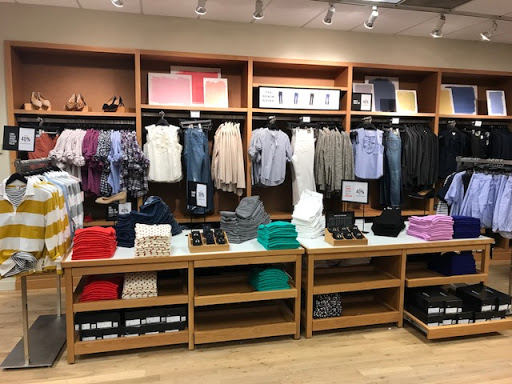 Clothing Store «J.Crew Factory», reviews and photos, 241 Fort Evans Rd NE #473, Leesburg, VA 20176, USA