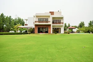 The Golf Retreat image