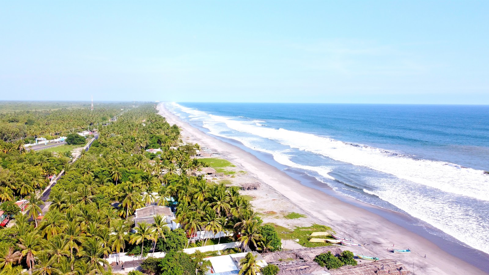 Φωτογραφία του San Marcelino beach με επίπεδο καθαριότητας πολύ καθαρό