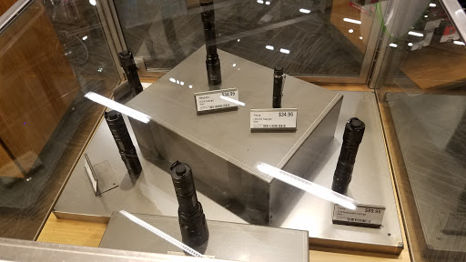 Camping Store «REI», reviews and photos, 15200 Potomac Town Pl #140, Woodbridge, VA 22191, USA