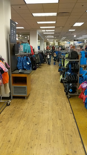 Sportswear Store «Columbia Sportswear Outlet», reviews and photos, 3 Monroe Pkwy, Lake Oswego, OR 97035, USA