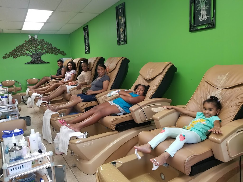 Diamond Nails and Spa 21842