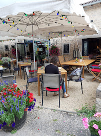 Atmosphère du Restaurant La Table Du Lavoir à Montrol-Sénard - n°2