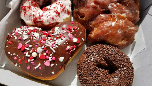 Donut Shop «Donut Hut», reviews and photos, 2025 W Magnolia Blvd, Burbank, CA 91506, USA