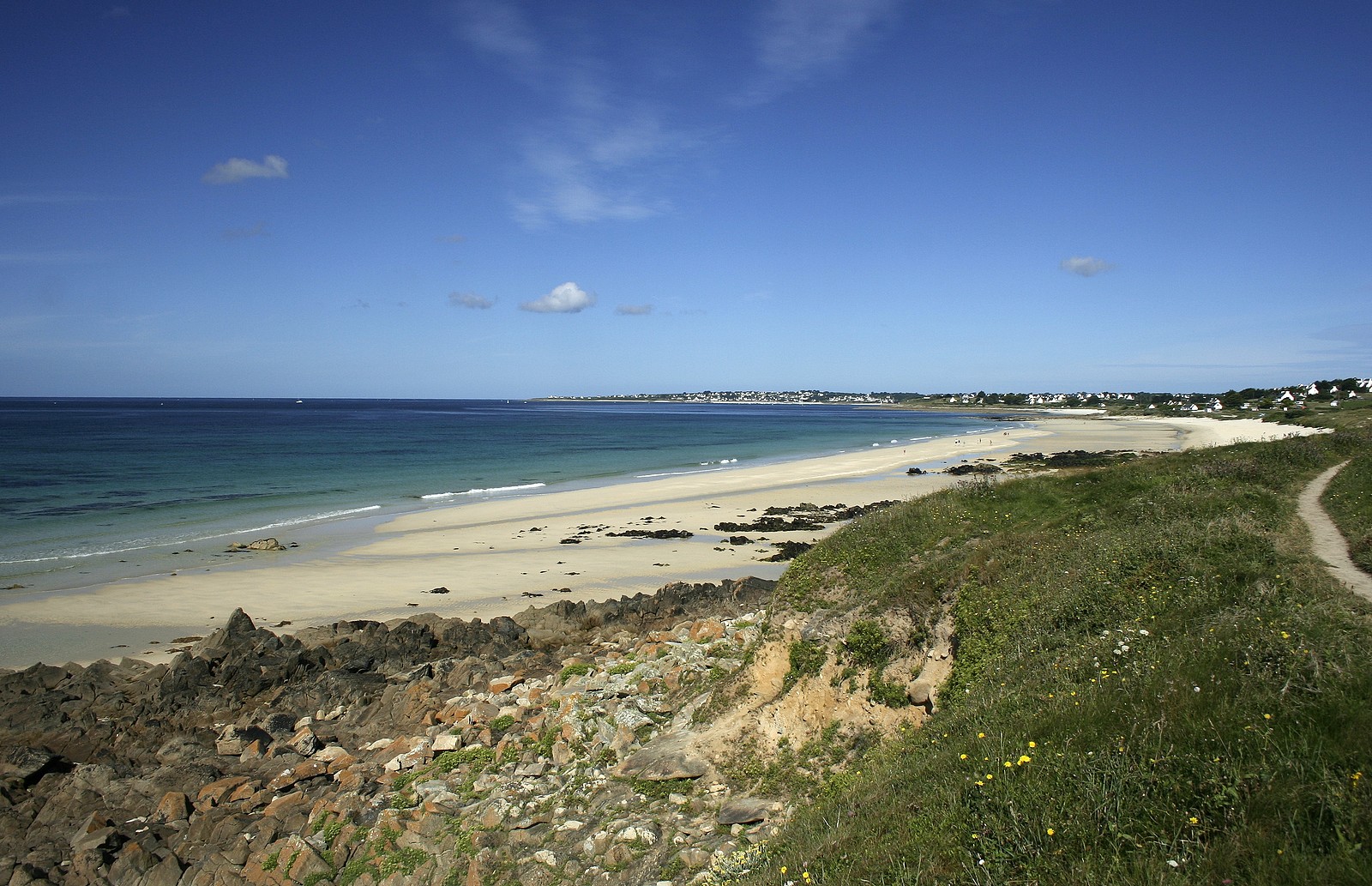 Foto av Plage de Mesperleuc och bosättningen