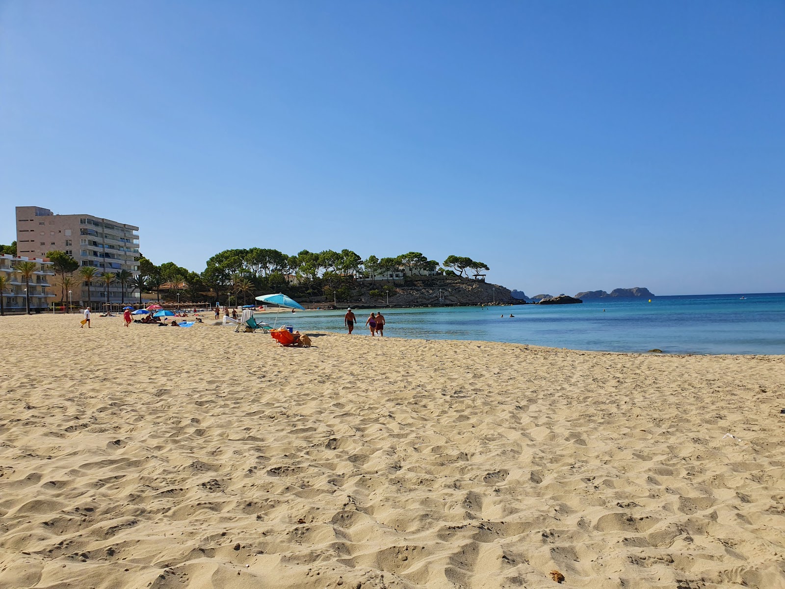 Fotografie cu Plaja Peguera - locul popular printre cunoscătorii de relaxare