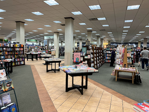 Book Store «Barnes & Noble», reviews and photos, 1180 Raritan Rd, Clark, NJ 07066, USA
