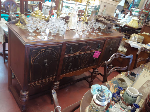 Furniture Store «San Antonio Furniture Finders», reviews and photos, 617 Fredericksburg Rd, San Antonio, TX 78201, USA