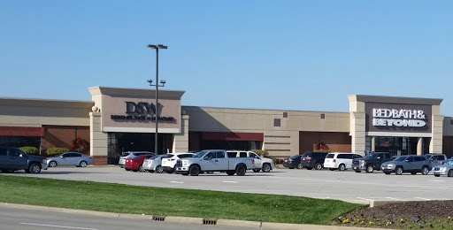 DSW Designer Shoe Warehouse, 6601 N Illinois St, Fairview Heights, IL 62208, USA, 