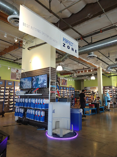 Running Store «Road Runner Sports», reviews and photos, 1835 Newport Blvd, Costa Mesa, CA 92627, USA