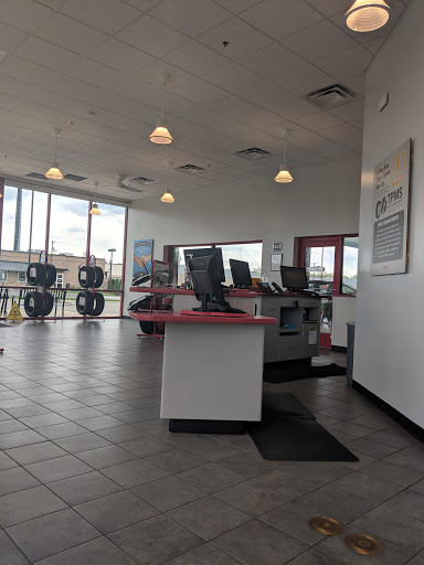 Tire Shop «Discount Tire Store - West Chester, OH», reviews and photos, 7683 Kingland Dr, West Chester Township, OH 45069, USA