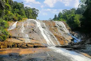 Eli Hatha Falls in Maliboda | මාලිබොඩ ඇලි හත image