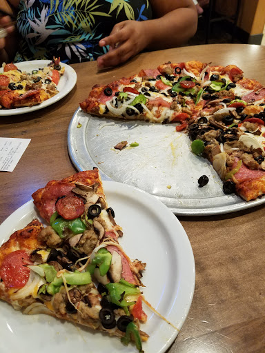 Pizza Restaurant «Round Table Pizza», reviews and photos, 1359 Washington Ave, San Leandro, CA 94577, USA