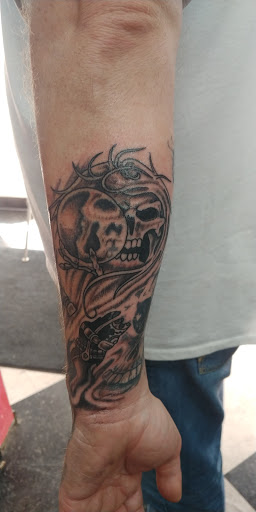 Tattoo Shop «Bent Schrader Tattoo LLC», reviews and photos, 4859 MacCorkle Ave SW, South Charleston, WV 25309, USA