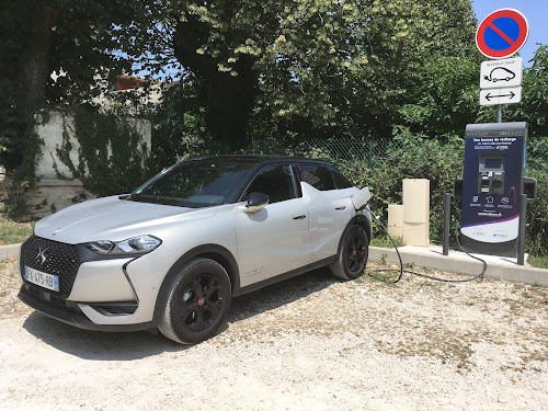 Borne de recharge de véhicules électriques CPO Réseau eborn Charging Station Grignan