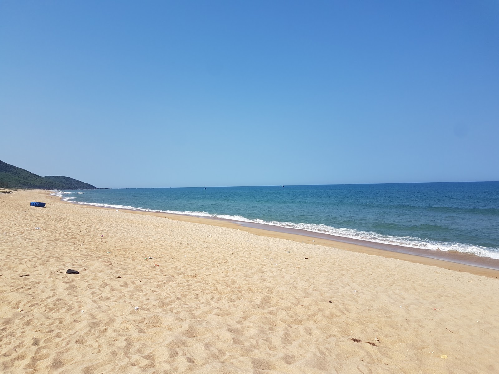 Foto de Pho Vinh beach con arena beige superficie
