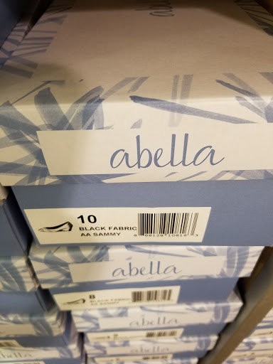 Shoe Store «DSW Designer Shoe Warehouse», reviews and photos, 344 Providence Hwy, Dedham, MA 02026, USA