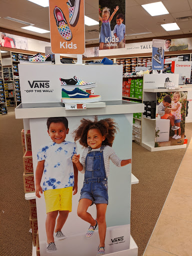 Shoe Store «Famous Footwear», reviews and photos, 1290 E Ireland Rd, South Bend, IN 46614, USA