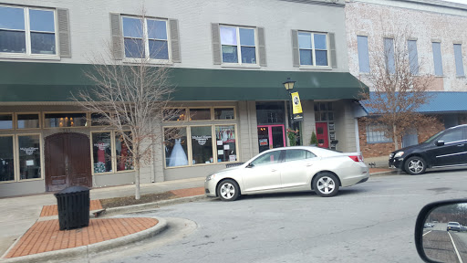 Bridal Shop «Michael Mason Bridal & Photography», reviews and photos, 719 Bank St NE, Decatur, AL 35601, USA