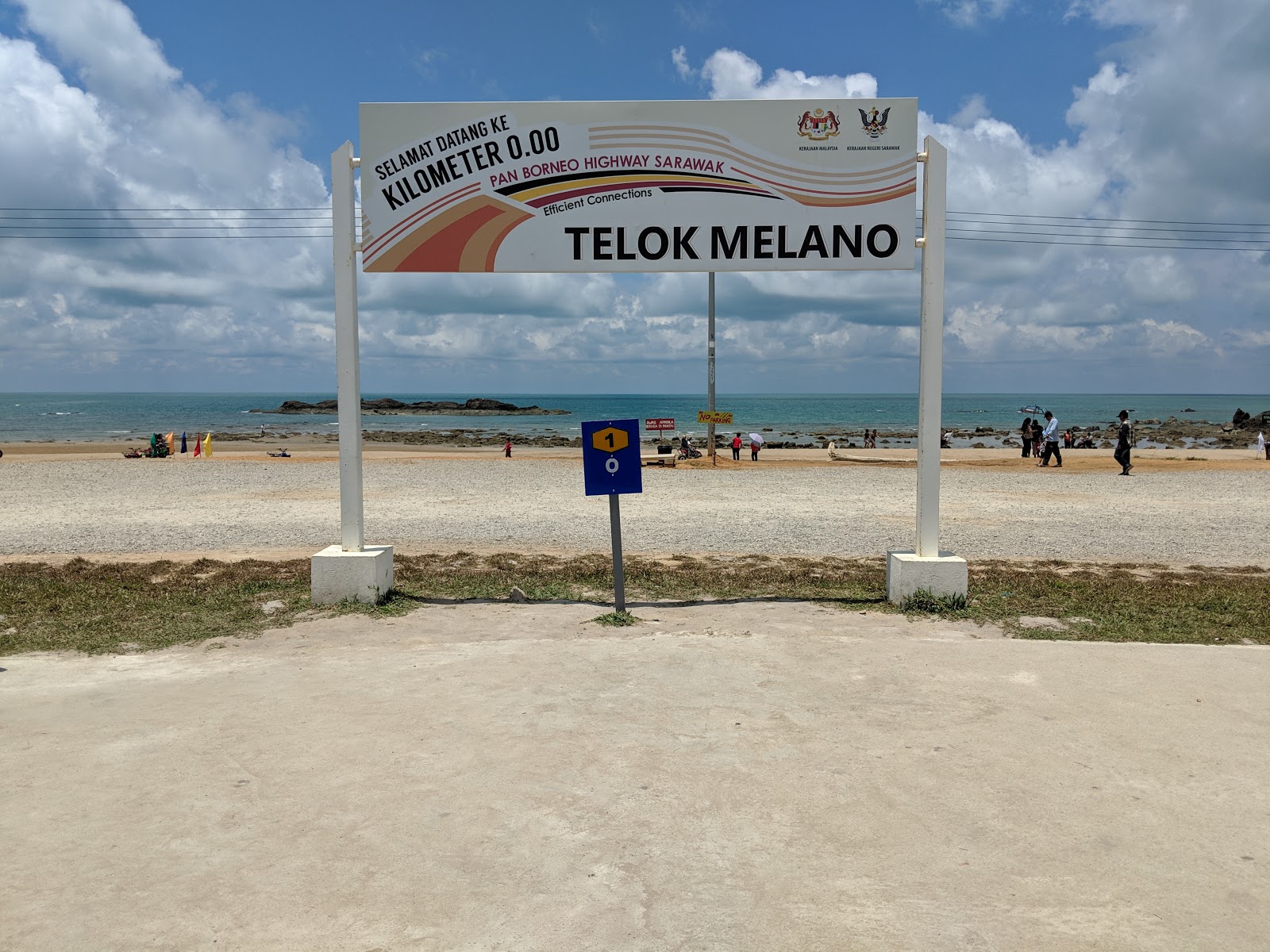 Φωτογραφία του Melano Bay Beach και η εγκατάσταση