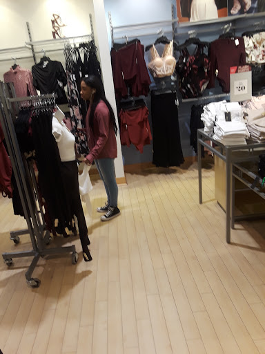 Shopping Mall «Greenbrier Mall», reviews and photos, 1401 Greenbrier Pkwy, Chesapeake, VA 23320, USA