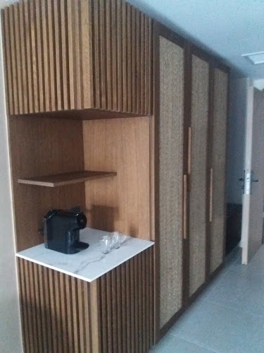 Root Wood M.I.K.E. - Κατάστημα