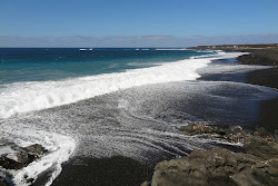 Fotografie cu Playa de Janubio - locul popular printre cunoscătorii de relaxare