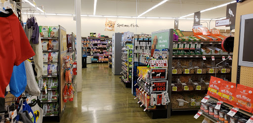 Pet Supply Store «Pet Supplies Plus», reviews and photos, 299 Roosevelt Rd, Glen Ellyn, IL 60137, USA
