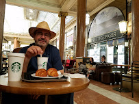 Atmosphère du Restaurant servant le petit-déjeuner Starbucks à Paris - n°6