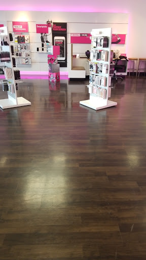 Cell Phone Store «T-Mobile», reviews and photos, 15915 Bellflower Blvd, Bellflower, CA 90706, USA