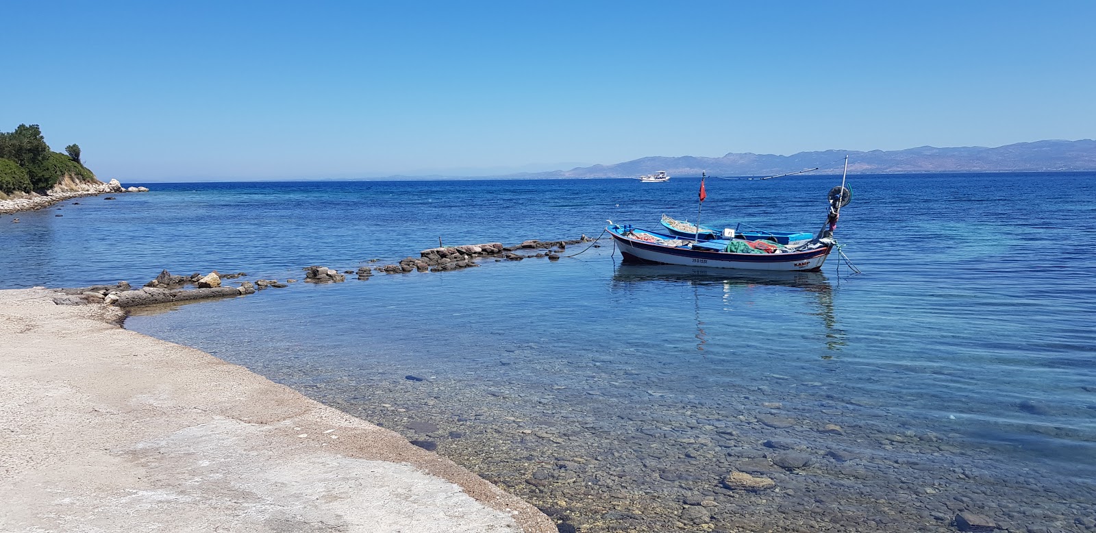 Huzur Camping Plaji'in fotoğrafı geniş bir kıyı şeridi ile birlikte