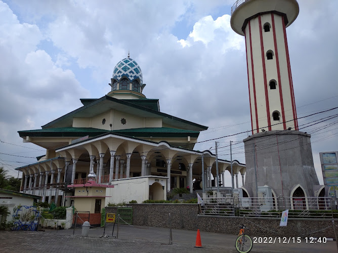 10 Masjid Terkenal di Indonesia yang Wajib Dikunjungi