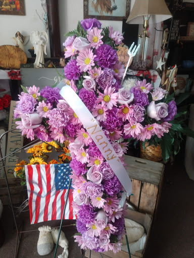 Florist «Flowers by Evelyn», reviews and photos, 92 E Main St, Westminster, MD 21157, USA