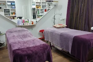 ذا بيوتي سنترNailscapade Beauty Salon image