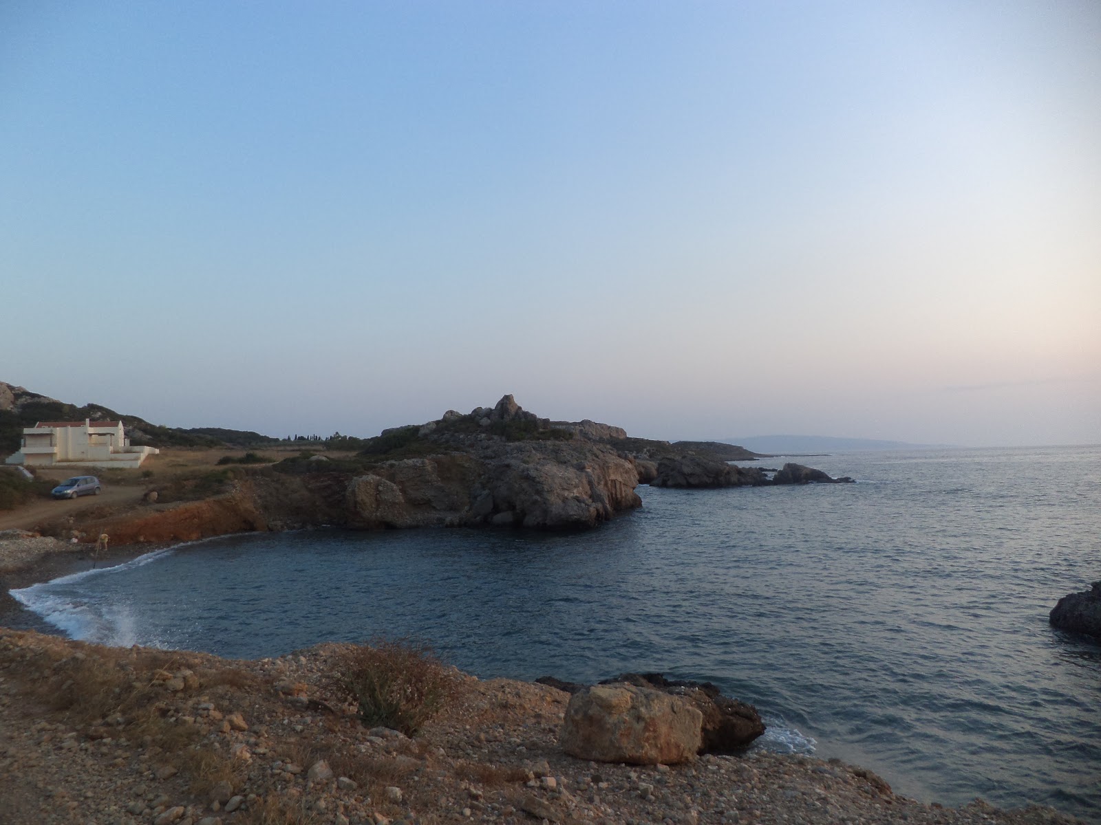 Φωτογραφία του Paleokastro beach III με γκρίζο βότσαλο επιφάνεια