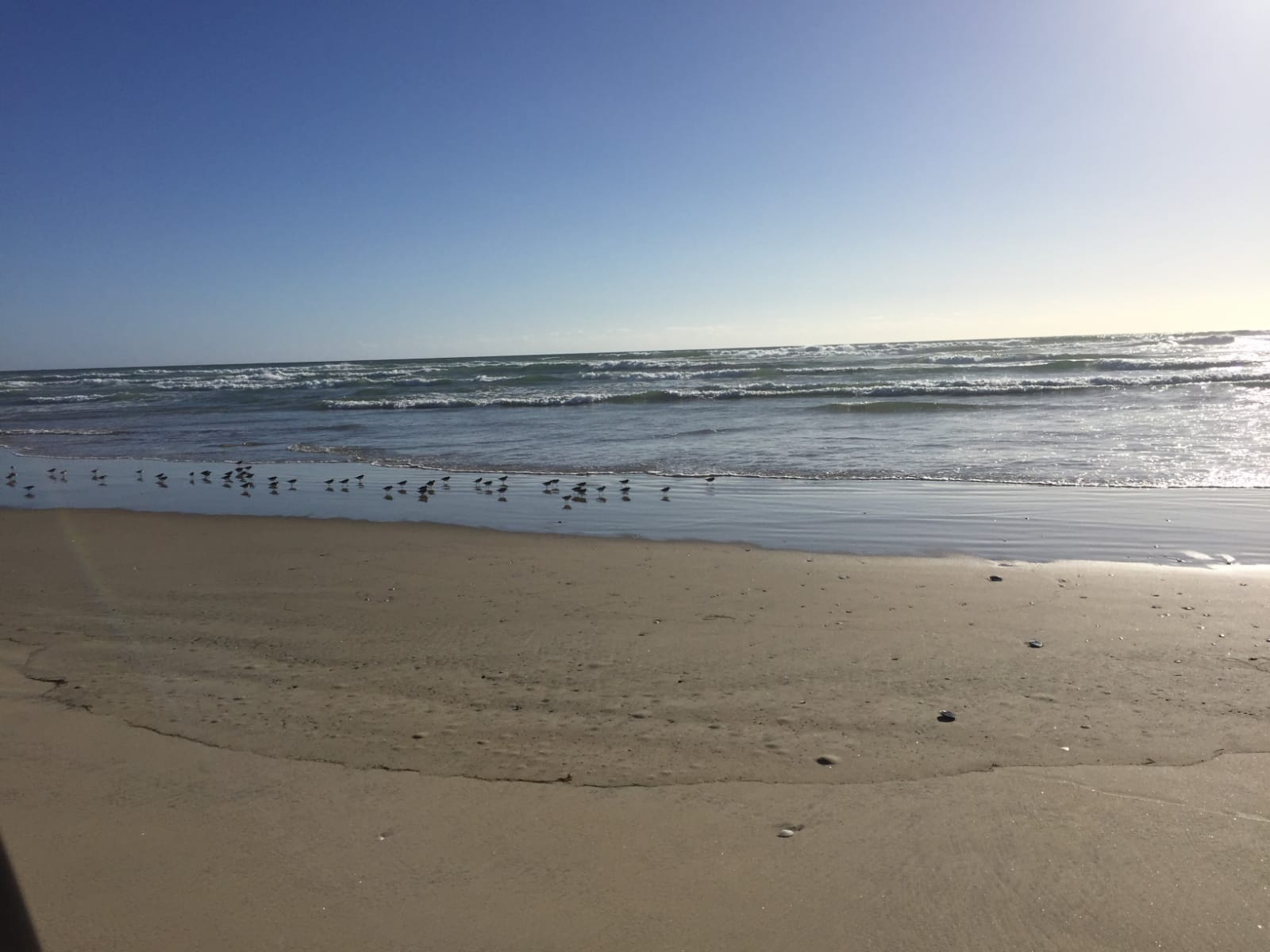 Photo de El Playon Beach avec l'eau cristalline de surface