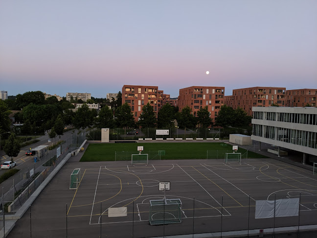 Rezensionen über Schulhaus und Sporthalle Blumenfeld in Zürich - Schule