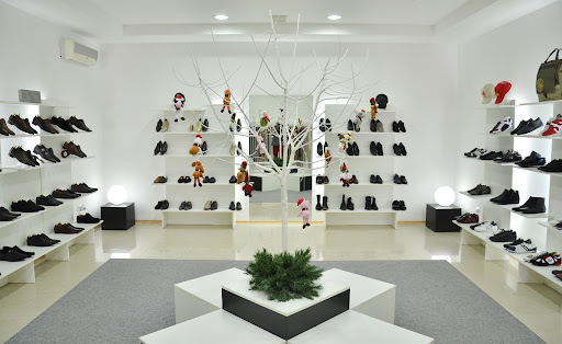 TANGO | multibrand shoe store