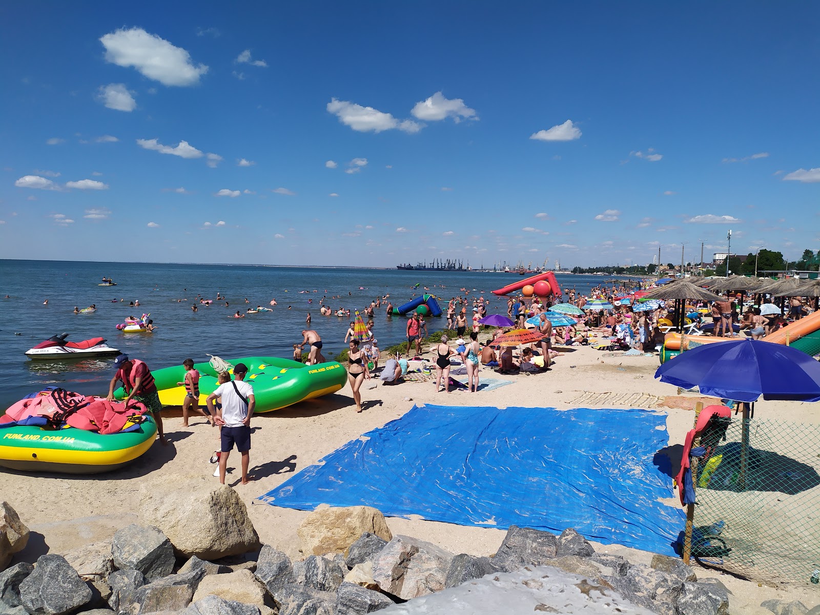 Foto von 3-y Plyazh mit heller sand Oberfläche