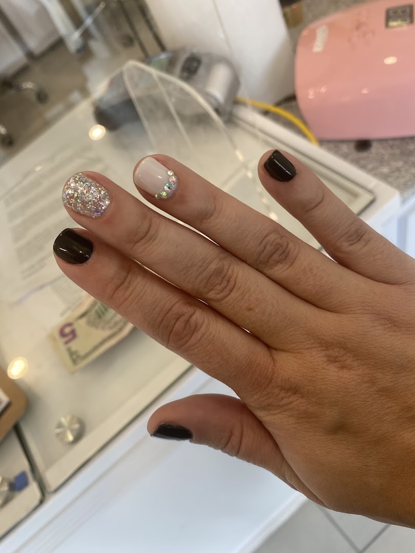 Lux Nails