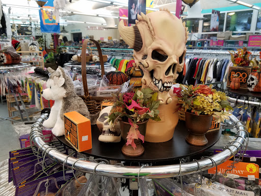 Thrift Store «Out of the Closet - Fort Lauderdale», reviews and photos, 1785 E Sunrise Blvd, Fort Lauderdale, FL 33304, USA