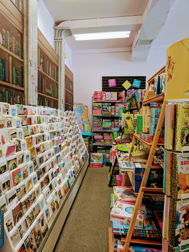 Book Store «Riverwalk Books», reviews and photos, 116 E Woodin Ave, Chelan, WA 98816, USA
