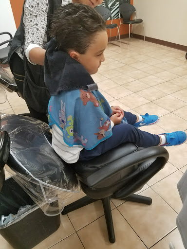 Hair Salon «Hair Cuttery», reviews and photos, 3098 N Lewis Ave, Waukegan, IL 60087, USA