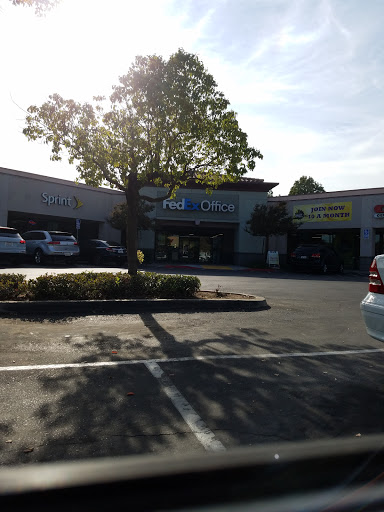 Print Shop «FedEx Office Print & Ship Center», reviews and photos, 3390 W Shaw Ave, Fresno, CA 93711, USA