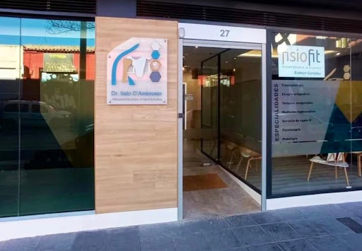 Imagen del negocio Dr Ítalo D’Ambrosio B. Clinica De Traumatologia y Fisioterapia Valdepeñas en Valdepeñas, Ciudad Real